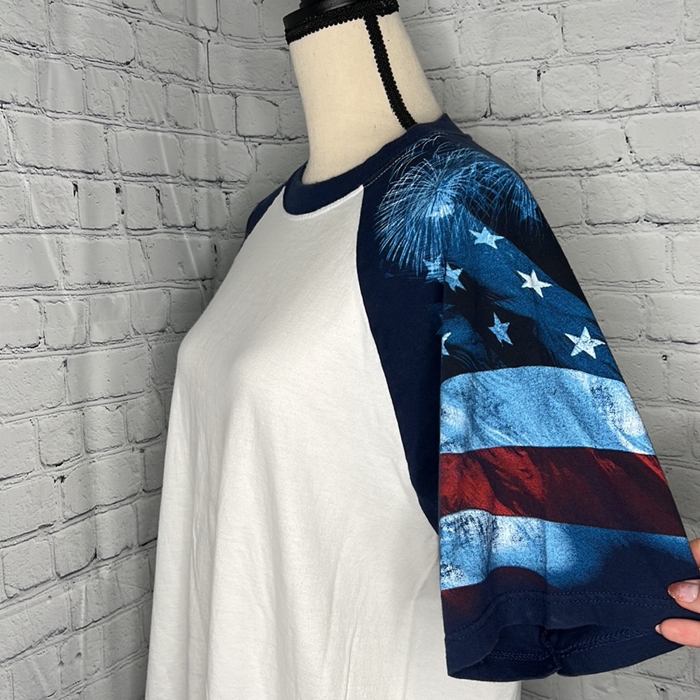 🇺🇸 Patriotic Tee with American Flag and Bald Eagle